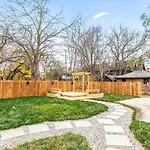 North End Treasure, Beautiful 2 Bedroom Apartment
