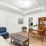 North End Treasure, Beautiful 2 Bedroom Apartment