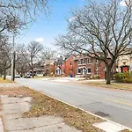 North End Treasure, Beautiful 2 Bedroom Apartment