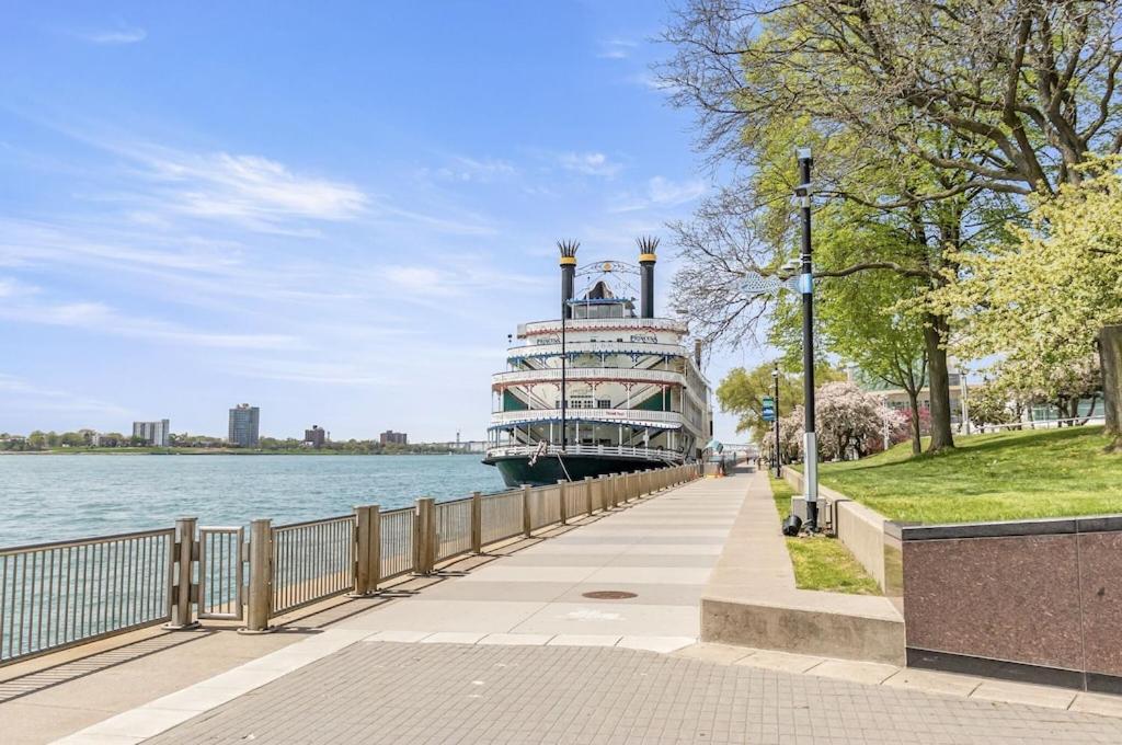 North End Treasure, Beautiful 2 Bedroom Detroit