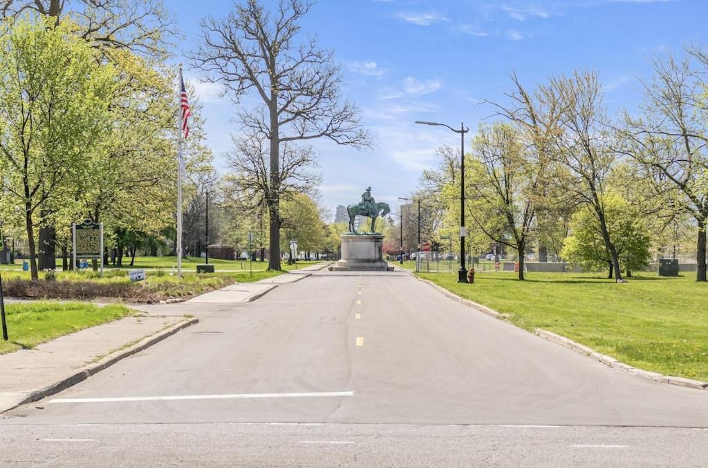 North End Treasure, Beautiful 2 Bedroom Apartment *