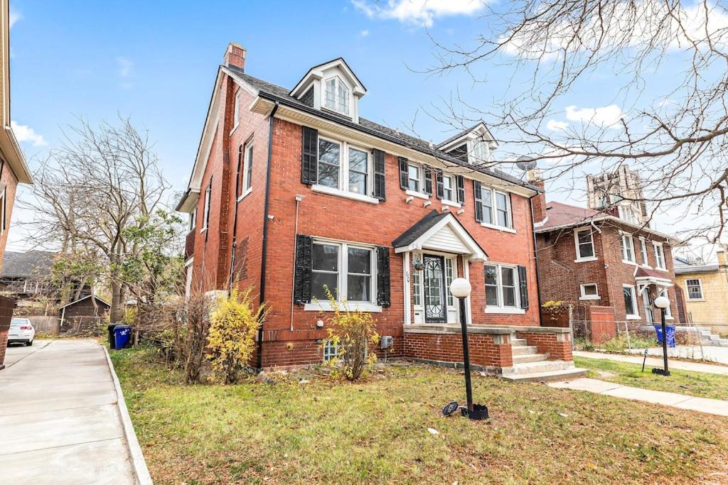 North End Treasure, Beautiful 2 Bedroom Apartment *