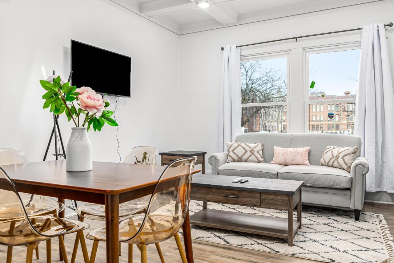 North End Treasure, Beautiful 2 Bedroom Apartment *